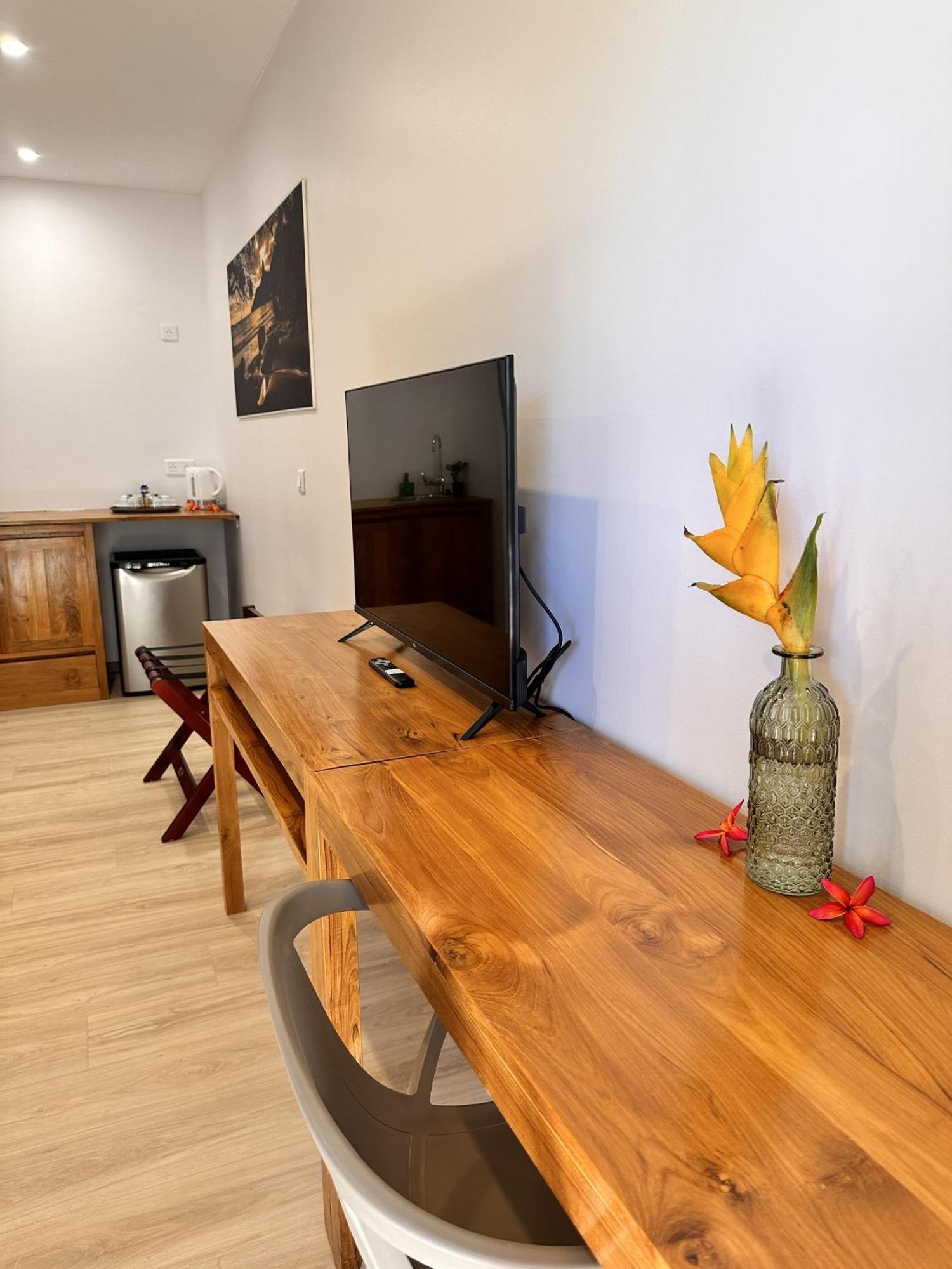 Ononui Lodge Airport, Ocean-View, Private Bathroom And Balcony, Free Wifi And Parking, On-Site Car Rental Fa'a'ā Extérieur photo