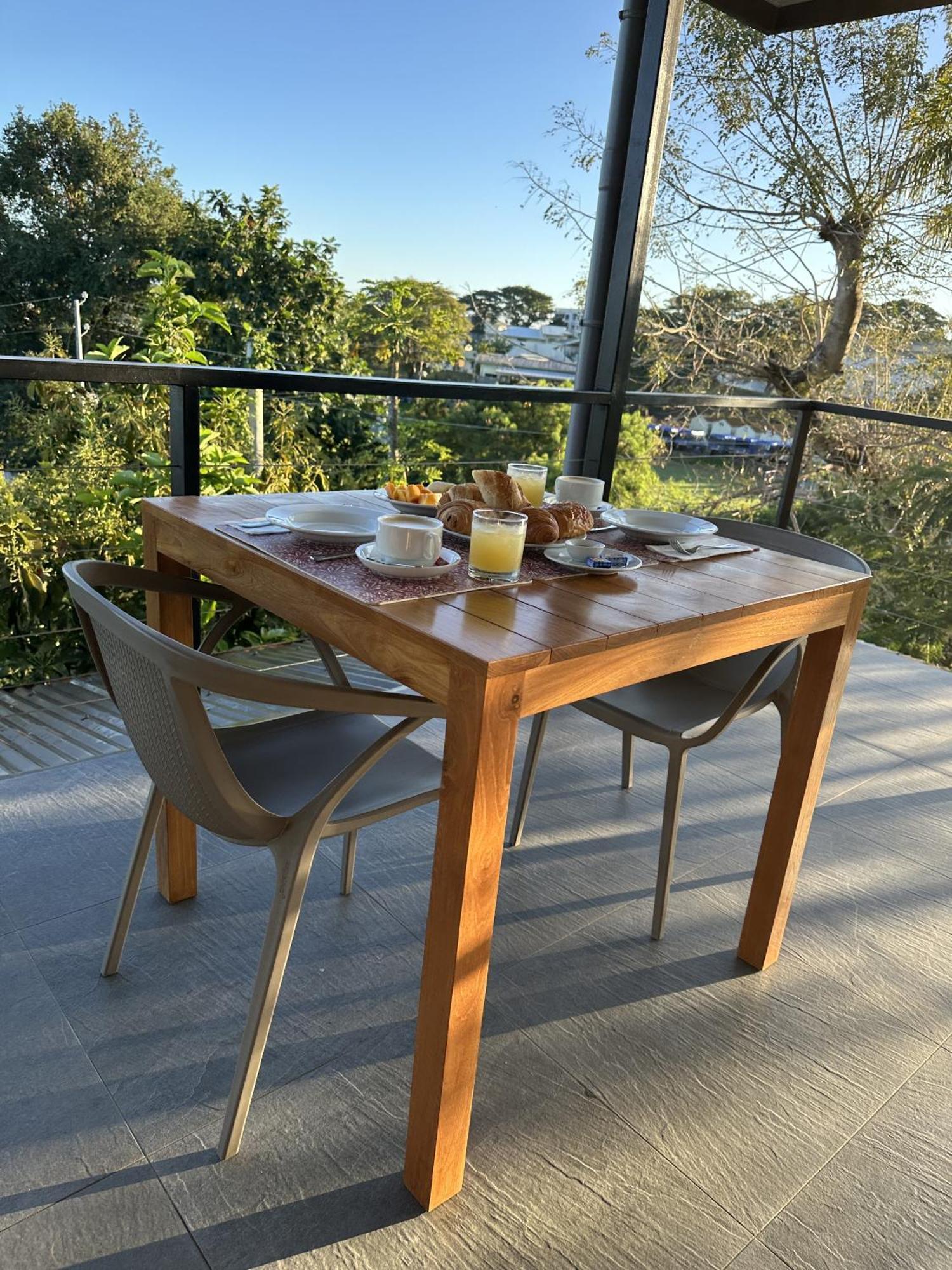 Ononui Lodge Airport, Ocean-View, Private Bathroom And Balcony, Free Wifi And Parking, On-Site Car Rental Fa'a'ā Extérieur photo