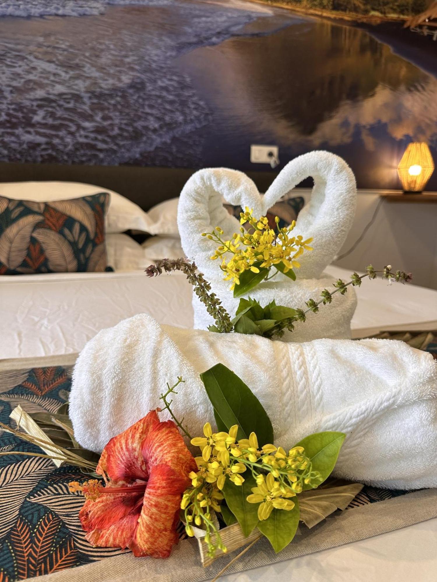 Ononui Lodge Airport, Ocean-View, Private Bathroom And Balcony, Free Wifi And Parking, On-Site Car Rental Fa'a'ā Extérieur photo